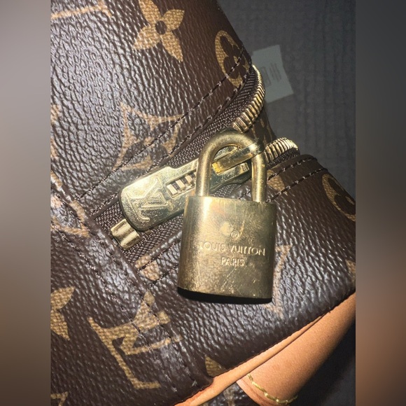 Louis Vuitton Travel Bag - Picture 9 of 11